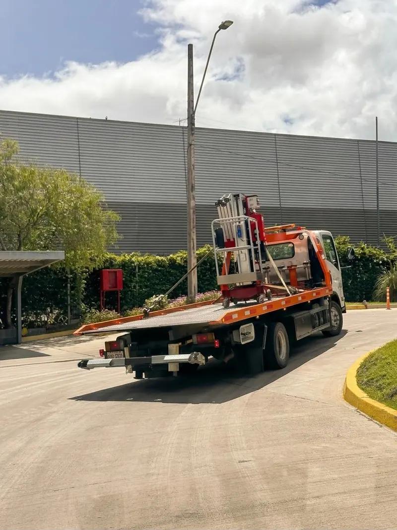 Alza hombre asegurado en la plataforma